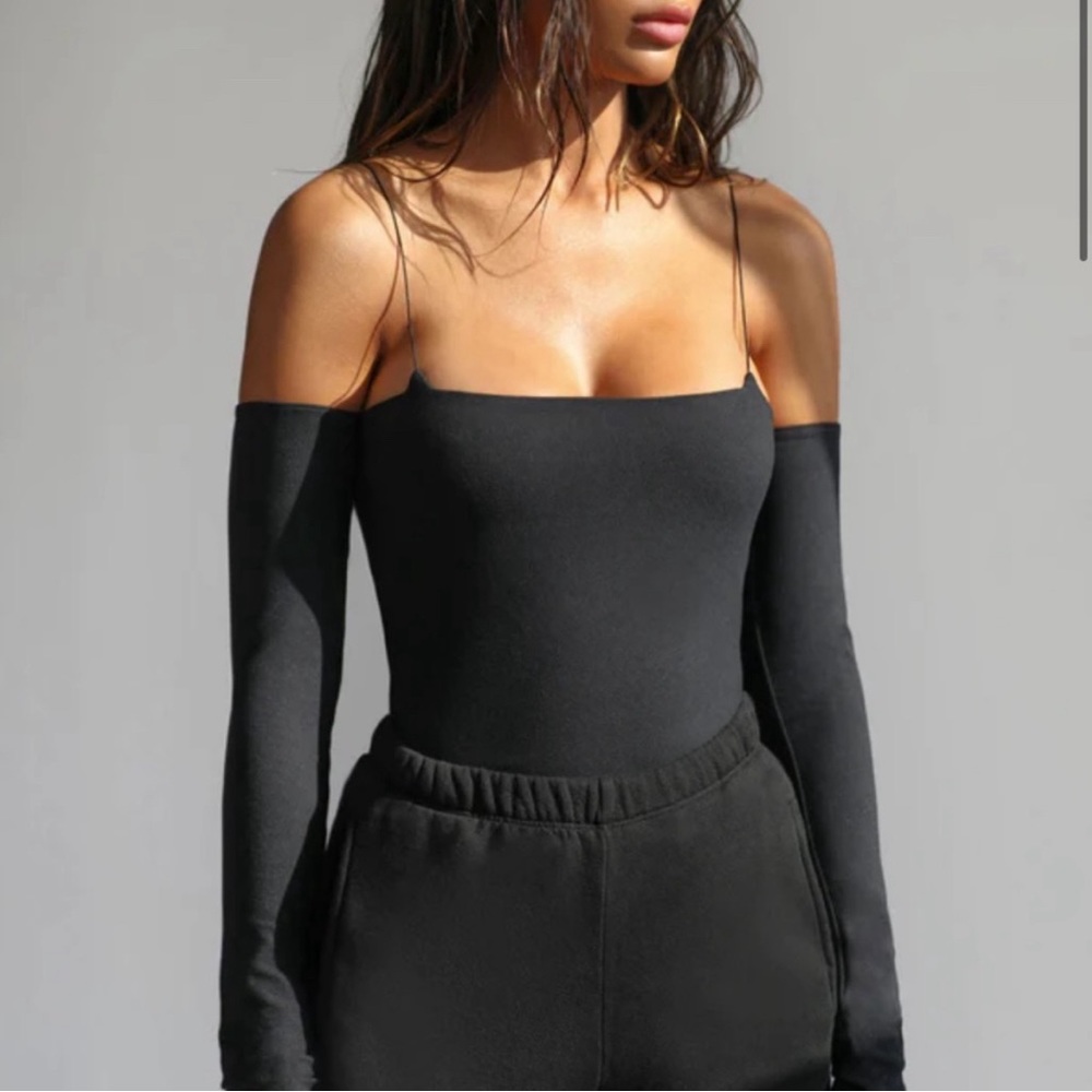 Joah Brown off the shoulder long sleeve excellent condition!